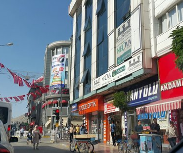 Cumhuriyet caddesi tır krizi: trafikte zor anlar