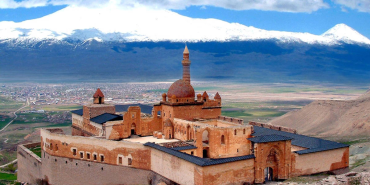 İshak paşa sarayı'nda ziyaretçi yoğunluğu neden artıyor?