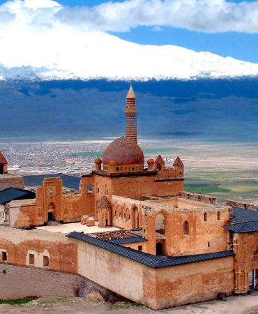 İshak paşa sarayı'nda ziyaretçi yoğunluğu neden artıyor?