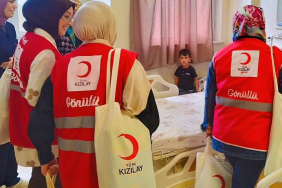 Kızılay Gönüllüleri Öğrencilere ve Velilere Moral Desteği