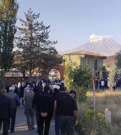 Doğubayazıt mezarlık ziyaretleri için hazırlıklar yapıldı
