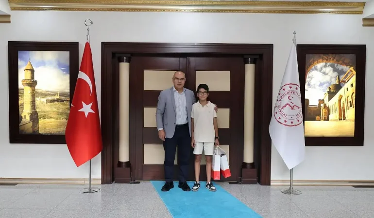 Ağrı valisi ile efe Çınar taşır ziyareti