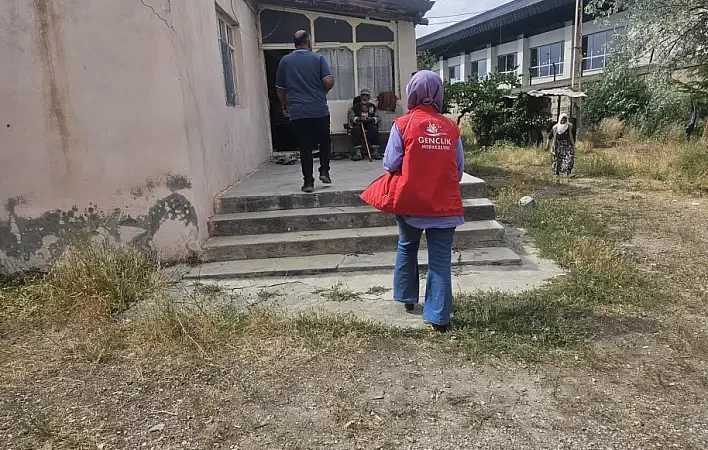 Doğubayazıt aşure etkinliği gençlik merkezinde İkram