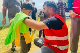 Kızılay Başköyde Çocuklara Gıda ve Giyim Yardımı