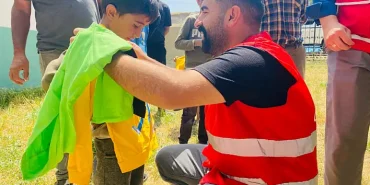 Kızılay başköyde Çocuklara gıda ve giyim yardımı