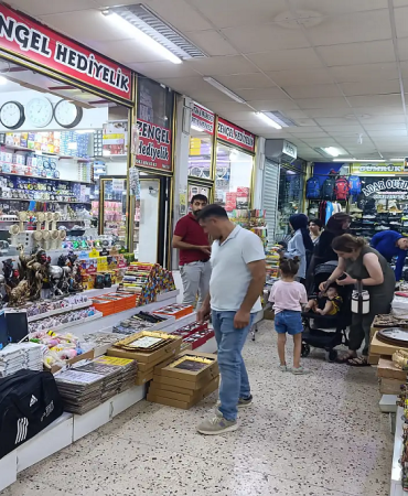 Nuhun gemisi hediyelikleriyle doğubayazıtta alışveriş