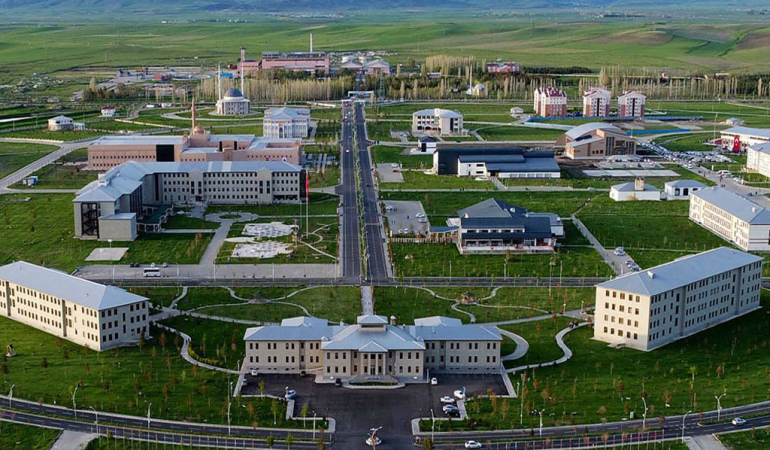 Ağrı İbrahim Çeçen Üniversitesi'ne yÖk başkanı ziyareti