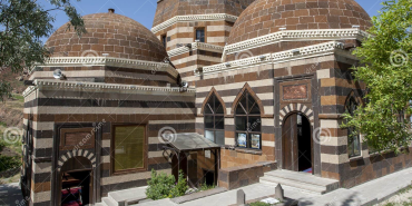 Ahmed-i hani türbesi'nde hafta sonu yoğunluğu