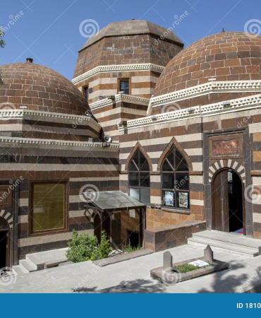 Ahmed-i hani türbesi'nde hafta sonu yoğunluğu