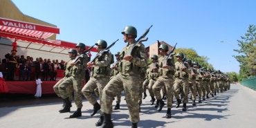 30 ağustos zafer bayramı töreni ağrıda kutlandı