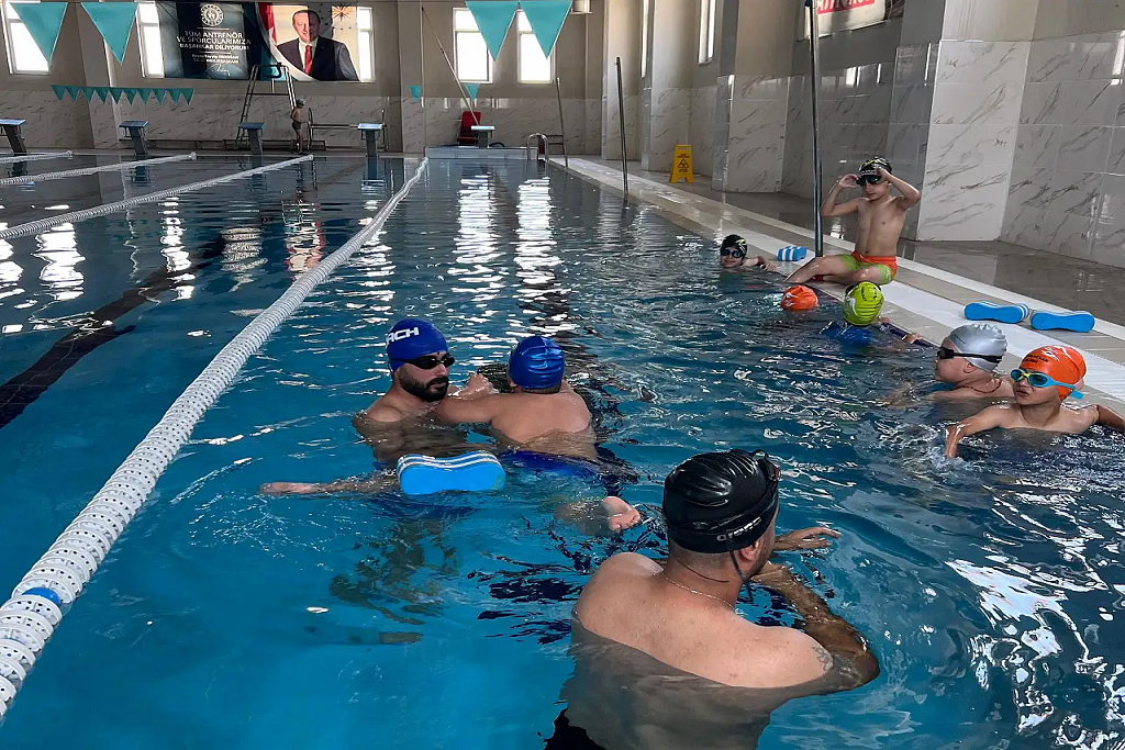 Doğubayazıt Yüzme Havuzu Yaz Spor Okullarına Ev Sahipliği