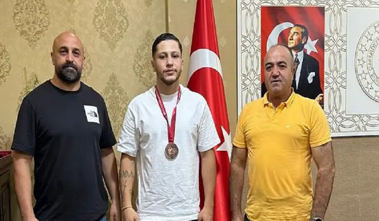 Ferhat İncekaya boks ile büyük bir başarı elde etti