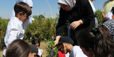 TÜgva fidan dikimi Öğrenciler doğaya katkıda bulundu