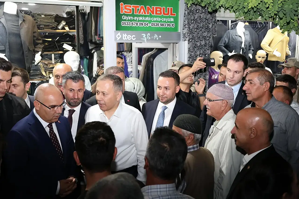 Tutak Esnaf Ziyareti Bakan Yerlikayanın İlçe Temasları