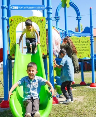 Ağrı'da Çocuk oyun parkları ile yaz akşamları keyfi