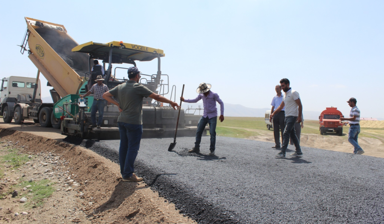 Diyadin köy yolları asfaltlama Çalışmaları İncelendi