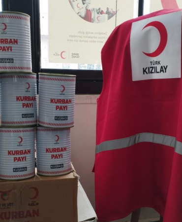 Kızılay giyim yardımı ile doğubayazıt'ta mutluluk dağıtıyor