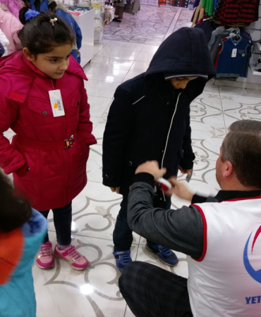 Öksüz ve yetim Çocuklara destek projesiyle hamur’da yardım