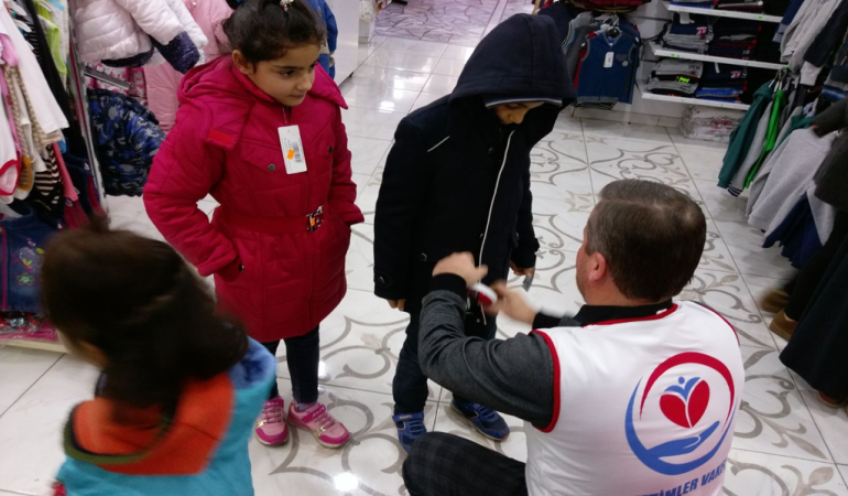 Öksüz ve yetim Çocuklara destek projesiyle hamur’da yardım