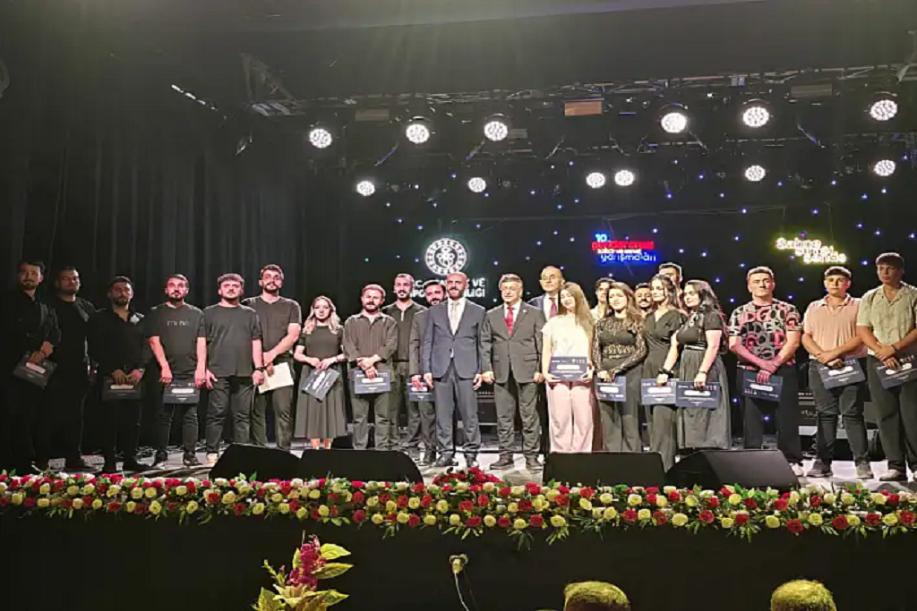 Ağrı Ses Yarışması Gençler Büyük Başarı Elde Etti