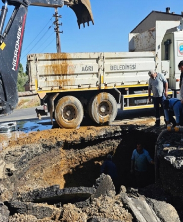 Ağrı su arızası yeni van caddesinde hızlı müdahale