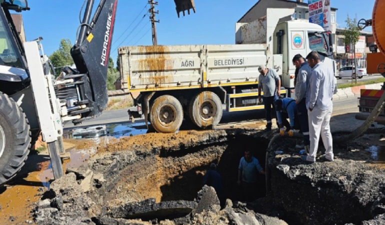 Ağrı su arızası yeni van caddesinde hızlı müdahale