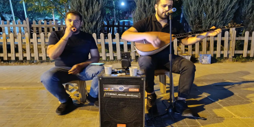 Cumhuriyet Caddesi Sokak Müziği İle Şehri Renklendiriyor