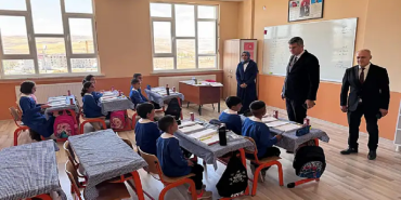 Diyadin kaymakamı ziyareti ile Öğrencilere destek