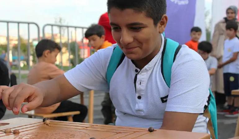 Geleneksel oyunlar tırı ağrıda Çocuklara eğlence