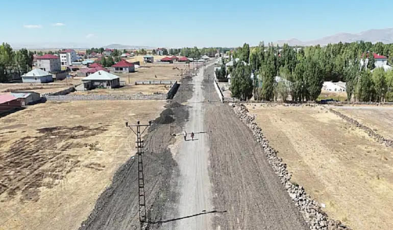 Patnos yol Çalışması elektrik direkleri nedeniyle gecikiyor
