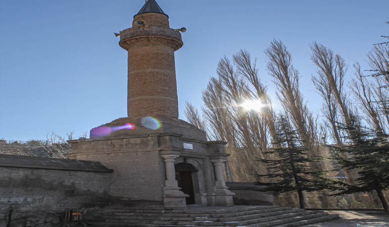 Doğubayazıt camii minaresi hayırsever katkılarıyla tamamlanıyor