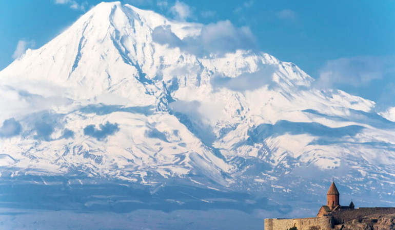 Ağrı dağı tırmanışı ile 30 ağustos'u kutladılar