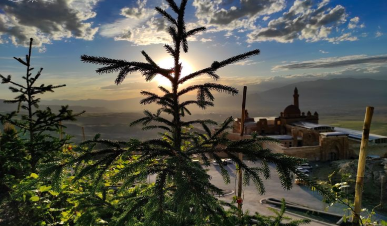 İshak paşa sarayı günbatımı doğubayazıt'ta tarih ve işık