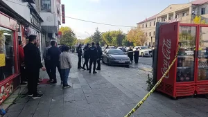 Ağrıda silahlı kavga Adliye önünde çatışma ve yaralanmalar
