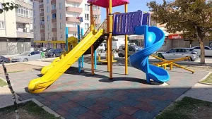 Bahçelievler çocuk parkı zemin yenileme güvenli oyun alanı