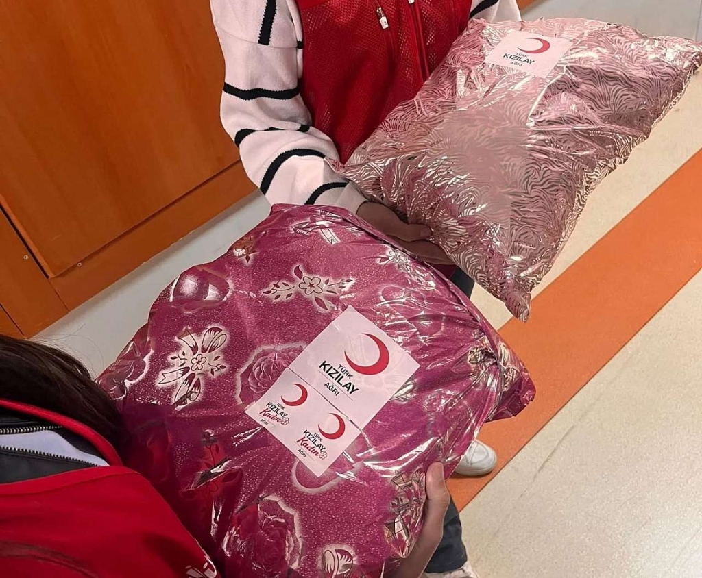 Patnos Kızılay yeni doğan annelere destek ve sevgi bohçası