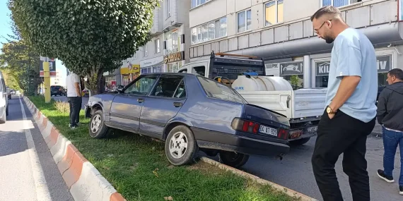 Refüje çıkan araç kazası ağrıda direksiyon kaybı - diyadin haber Refüje çıkan araç kazası ağrı'da direksiyon kaybı